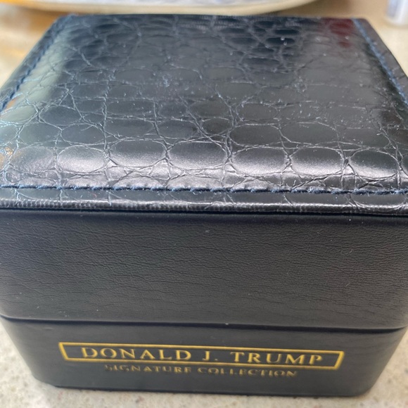 Signature Collection Donald J Trump Watch - Picture 2 of 5